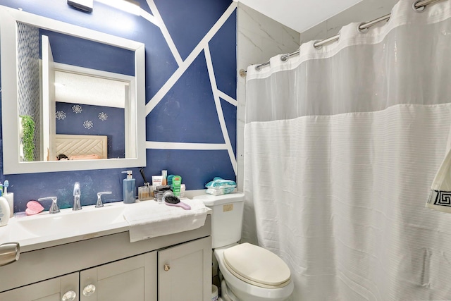 full bath featuring toilet, a shower with shower curtain, and vanity