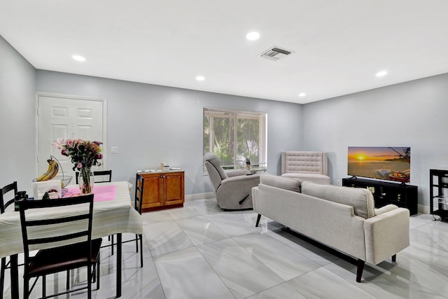 living area featuring baseboards, visible vents, and recessed lighting