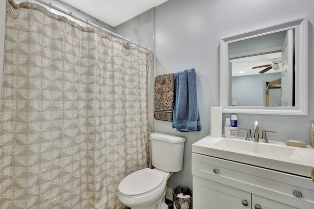 full bathroom with toilet, a shower with curtain, ceiling fan, and vanity