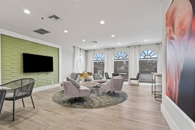 living room featuring visible vents, wood finished floors, and recessed lighting