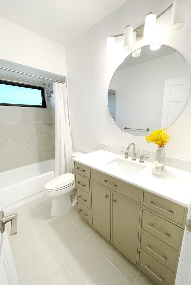 3345 Pine Hill Trl, Palm Beach Gardens, FL 33418 - full bath featuring toilet, vanity, tile patterned flooring, and shower / bath combination with curtain