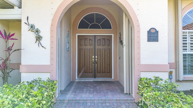 property entrance featuring stucco siding