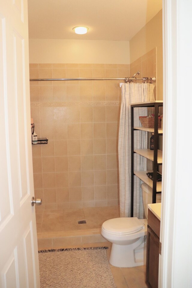 full bathroom featuring toilet, visible vents, a shower stall, and vanity