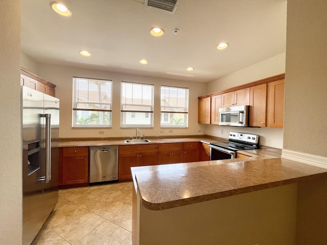 kitchen with appliances with stainless steel finishes, recessed lighting, visible vents, and a peninsula