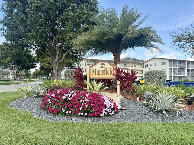 view of community / neighborhood sign