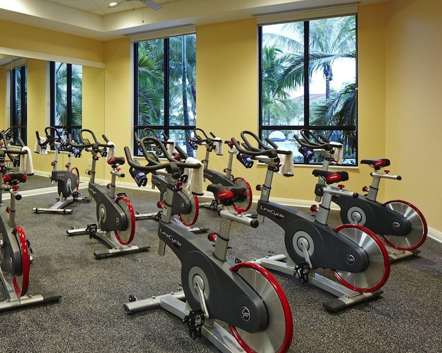 exercise room featuring baseboards