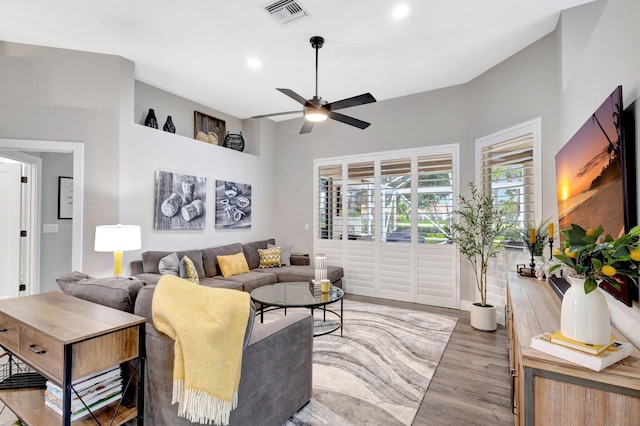 living area featuring ceiling fan, visible vents, wood finished floors, and recessed lighting