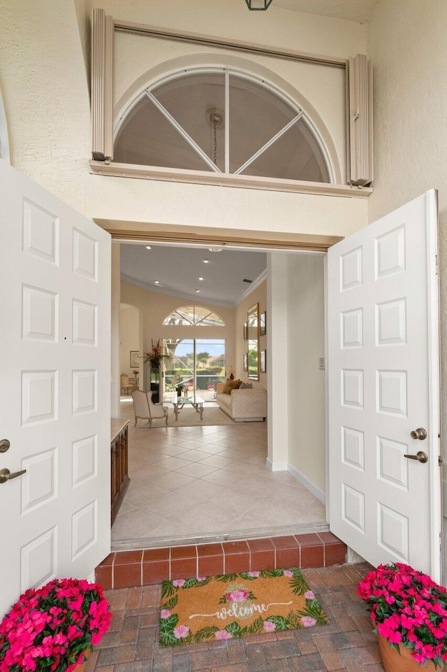 property entrance featuring covered porch