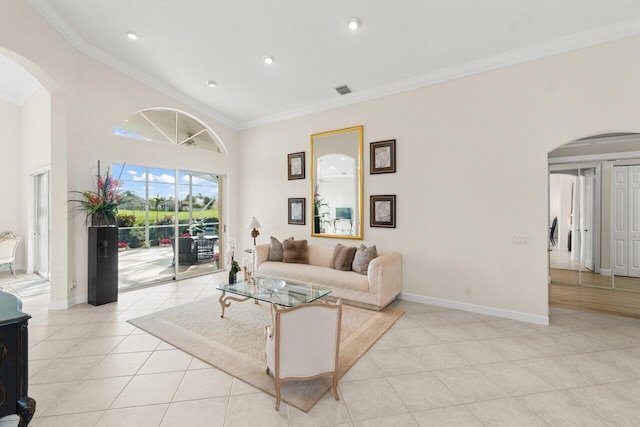 living room with arched walkways, light tile patterned floors, visible vents, ornamental molding, and baseboards