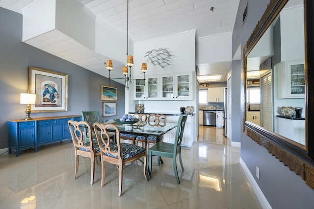 dining area with light tile patterned floors, baseboards, visible vents, ornamental molding, and an inviting chandelier