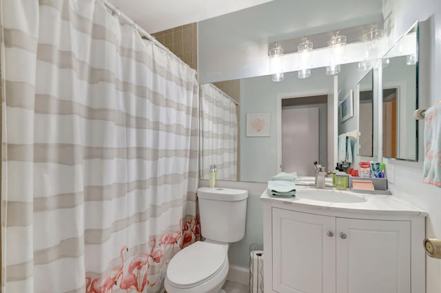 full bath featuring a shower with curtain, vanity, and toilet