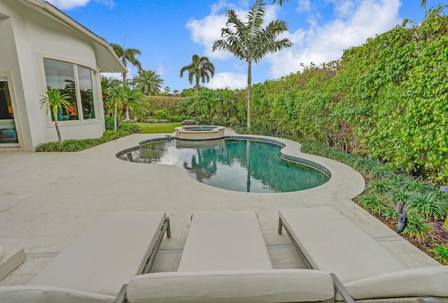 view of swimming pool with a pool with connected hot tub and a patio area