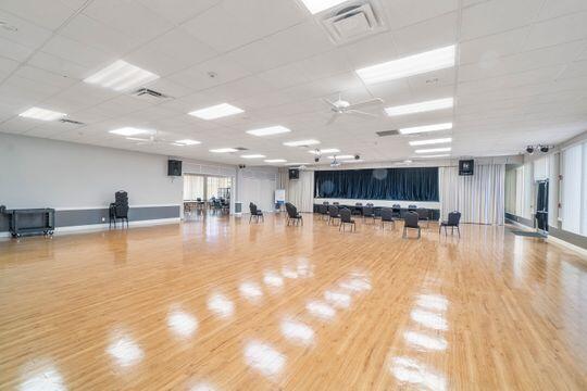 workout area with visible vents, a drop ceiling, and wood finished floors