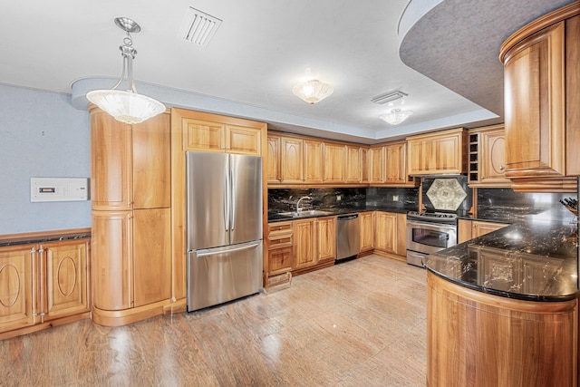 kitchen with stainless steel appliances, visible vents, and decorative backsplash