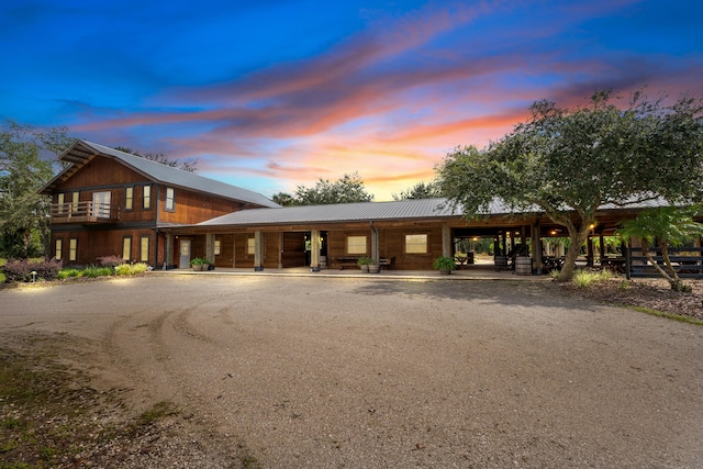 view of front facade with metal roof and driveway