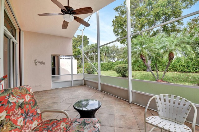 sunroom / solarium featuring a ceiling fan