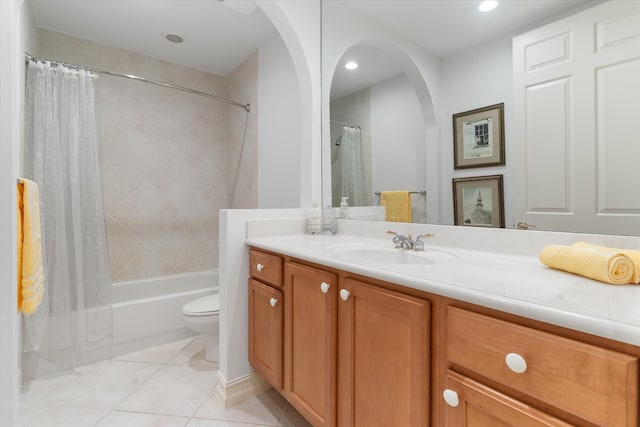 full bath featuring toilet, tile patterned flooring, shower / bathtub combination with curtain, vanity, and recessed lighting