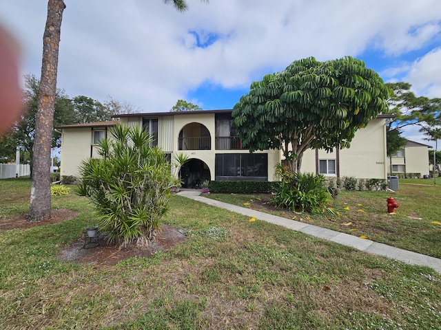 view of front of house with a front lawn and stucco siding