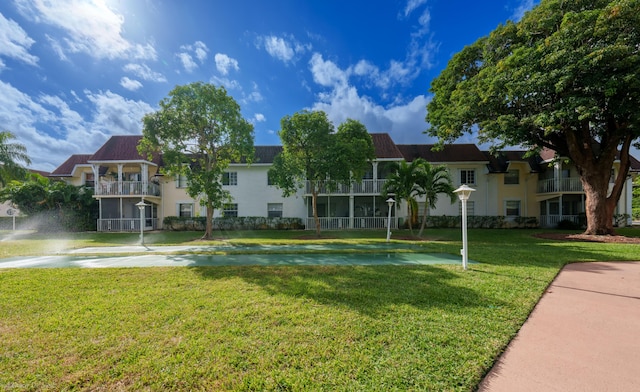 view of home's community featuring a lawn