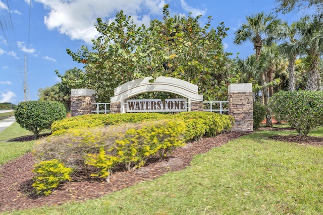 community sign with a lawn