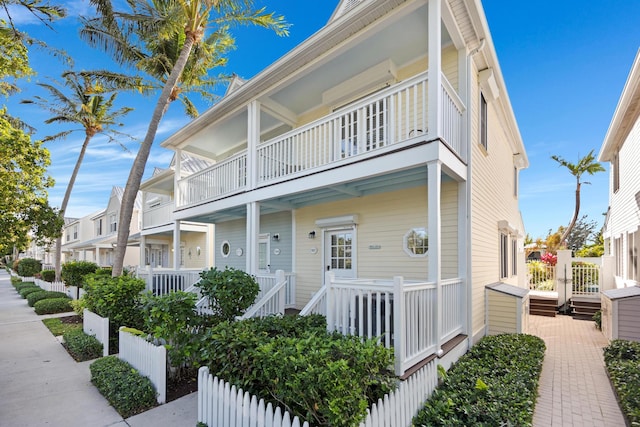 view of front facade featuring a porch and a balcony