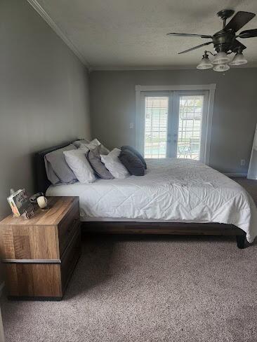bedroom with carpet flooring, crown molding, and ceiling fan
