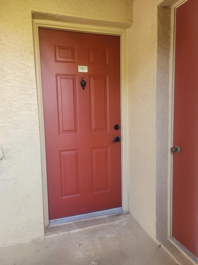 view of exterior entry with stucco siding