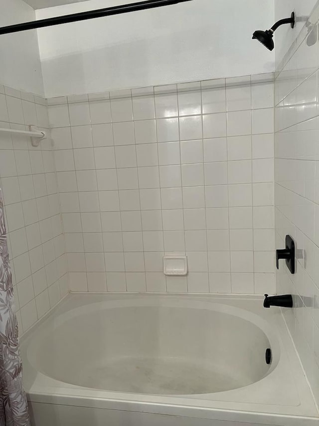 full bath with shower / tub combo with curtain