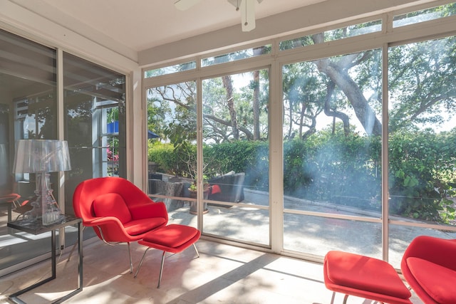 sunroom / solarium featuring a ceiling fan