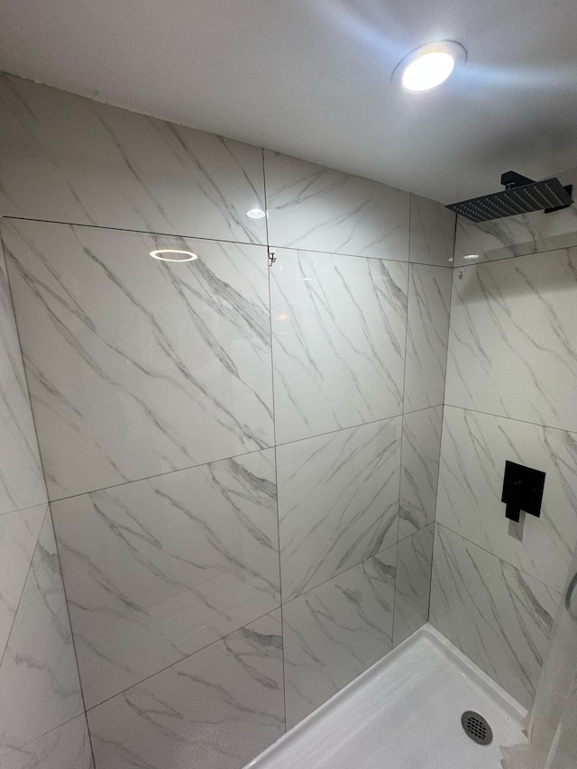 1458 N Lawnwood Cir Unit 23A, Fort Pierce, FL 34950 - full bath featuring a marble finish shower
