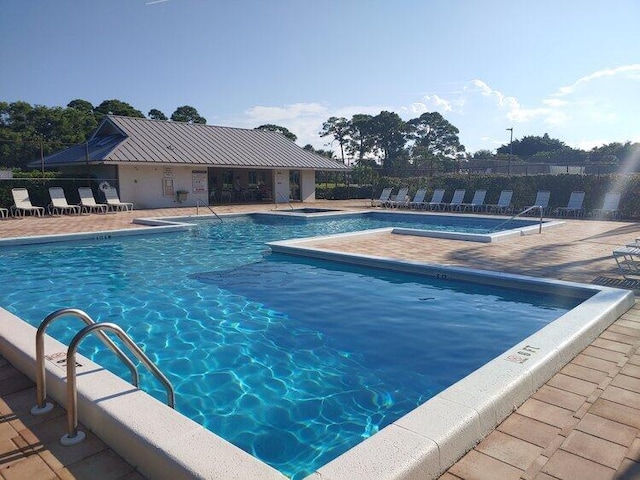 6764 SE Bunker Hill Dr, Hobe Sound, FL 33455 - pool featuring a jacuzzi, fence, and a patio area