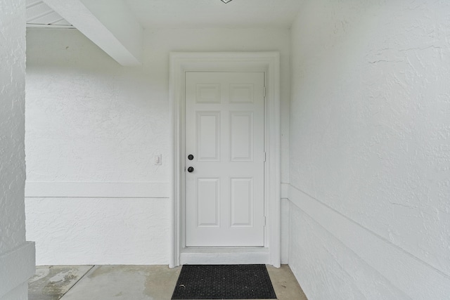 property entrance featuring stucco siding