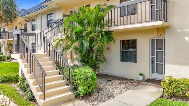 view of exterior entry with stucco siding