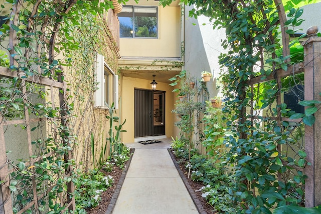 entrance to property with stucco siding