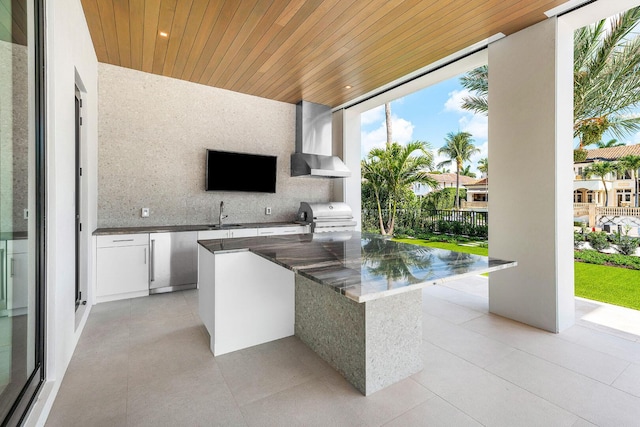 191 W Coconut Palm Rd, Boca Raton, FL 33432 - view of patio / terrace featuring a sink