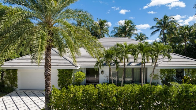 view of front of home with stucco siding and concrete driveway