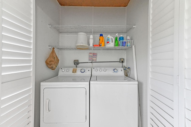 laundry area with laundry area and washing machine and clothes dryer