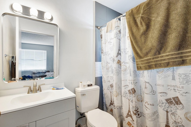 full bathroom featuring curtained shower, vanity, and toilet