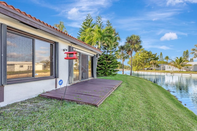 view of yard featuring a water view