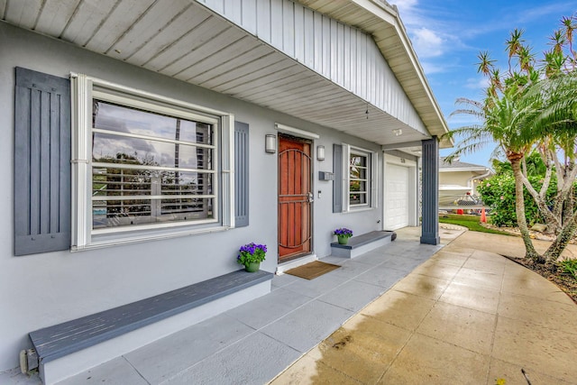 view of exterior entry featuring stucco siding