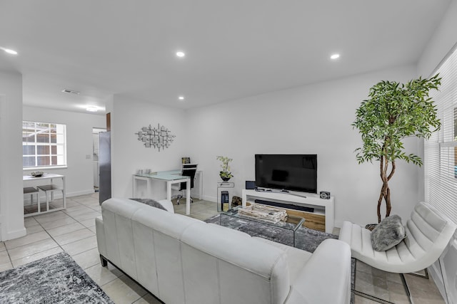 living room featuring baseboards, light tile patterned floors, visible vents, and recessed lighting