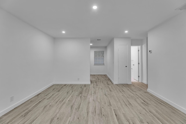 unfurnished room featuring visible vents, recessed lighting, light wood-style flooring, and baseboards