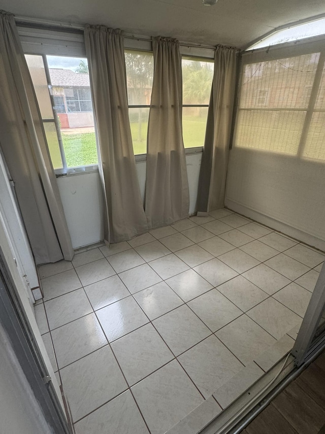 unfurnished room with light tile patterned floors