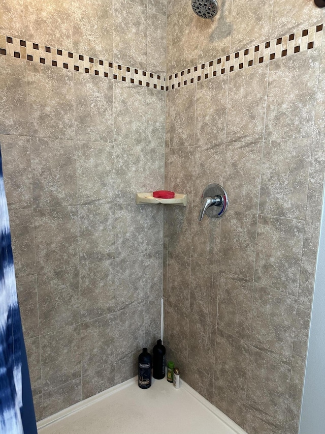 6101 NW Painted Bunting Ct, Port Saint Lucie, FL 34986 - bathroom view of tiled shower