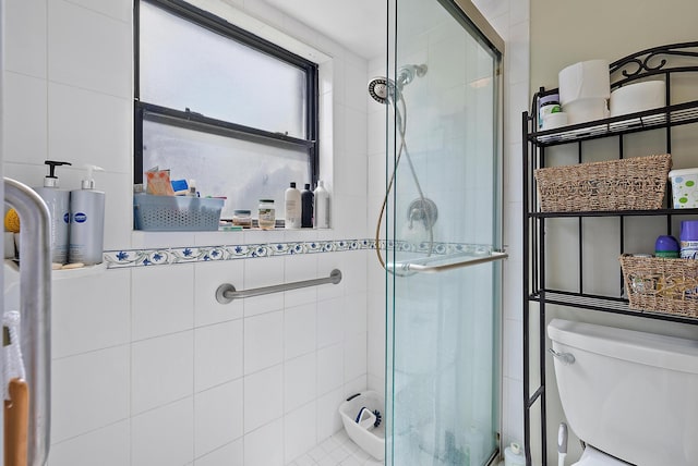 full bath featuring shower / tub combo, visible vents, toilet, tile patterned floors, and vanity