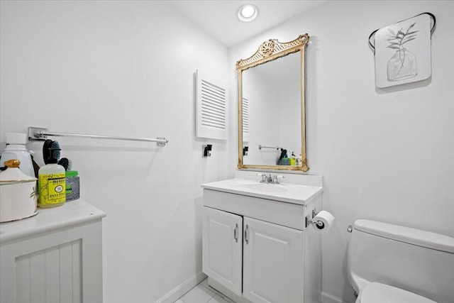 half bathroom featuring recessed lighting, baseboards, vanity, and toilet