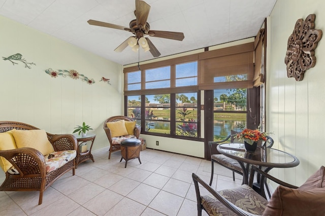 sunroom / solarium with a ceiling fan