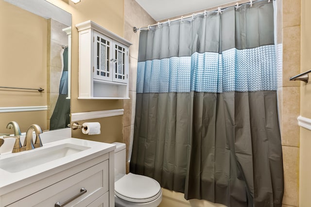 full bath with toilet, vanity, and a shower with shower curtain