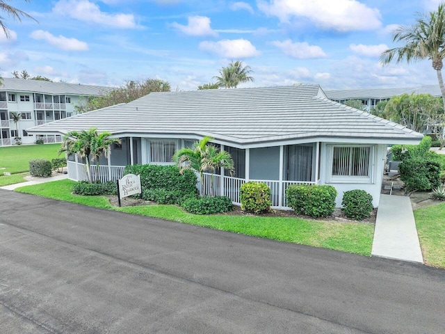 view of front of house featuring a front lawn and stucco siding