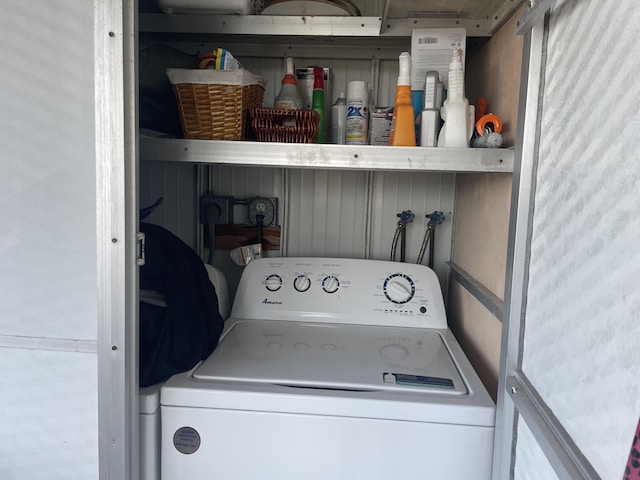 laundry room with laundry area and washer / clothes dryer